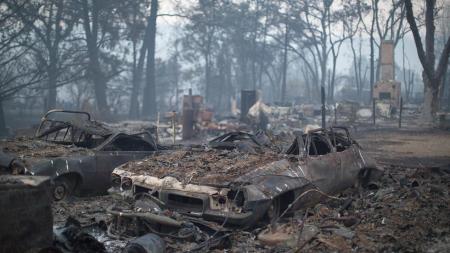 Ph1 : Maisons et voitures brûlées par le Valley fire à Middletown (Photo D. McNew / Getty Images)