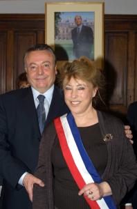 Alain et Maryse Joissains lors de l'élection de cette dernière à la mairie d'Aix en mars 2001 (photo B. Horvat / AFP)
